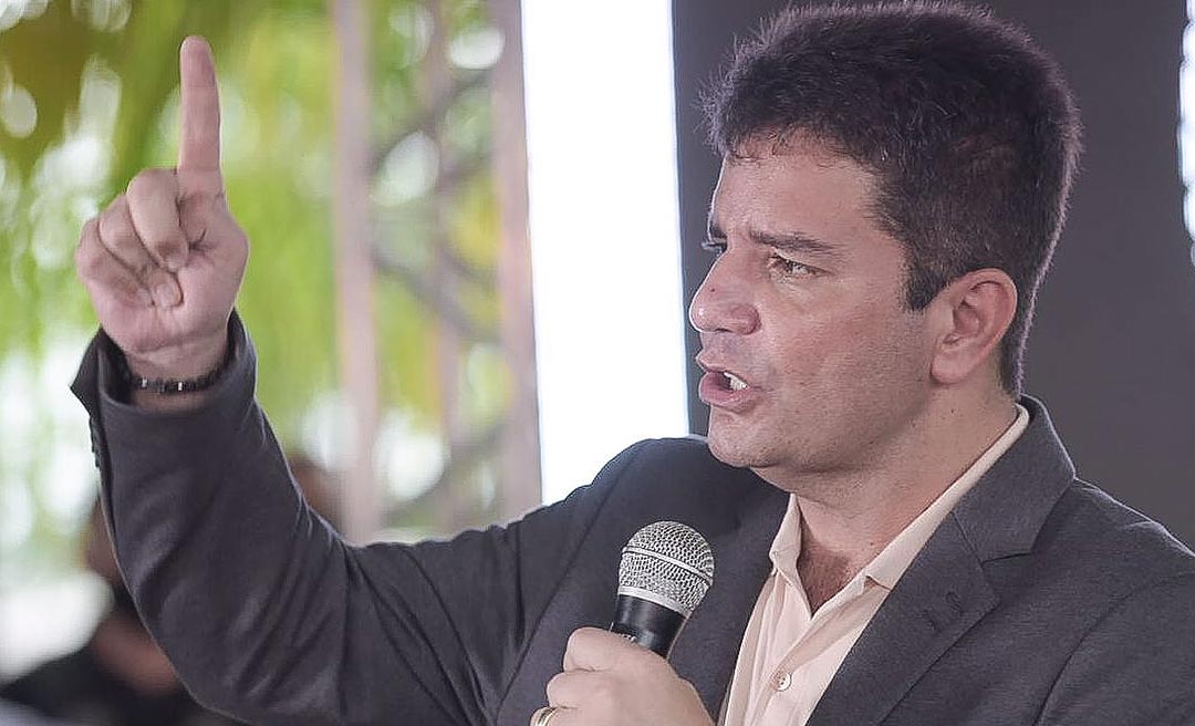 Gladson diz que será candidato à reeleição e manda indireta a aliados “camuflados”: “A porta é a serventia da casa”