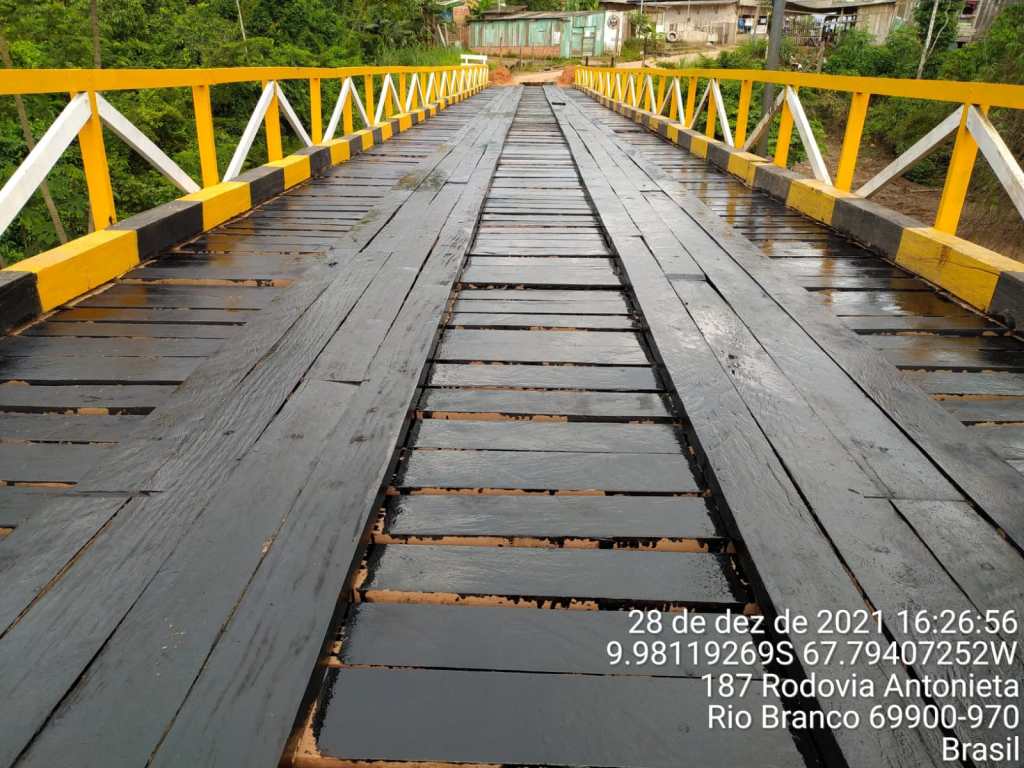 Prefeitura entrega ponte que liga os bairros Canaã e Belo Jardim I totalmente recuperada nesta sexta-feira