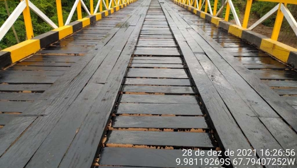 Prefeitura entrega ponte que liga os bairros Canaã e Belo Jardim I totalmente recuperada nesta sexta-feira