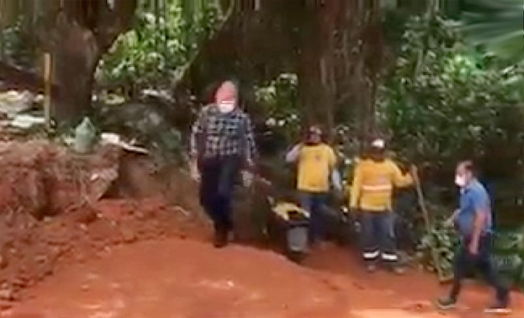 Sob o comando de Bocalom, Emurb e Seinfra resolvem problema de drenagem na rua Joaquim Macêdo