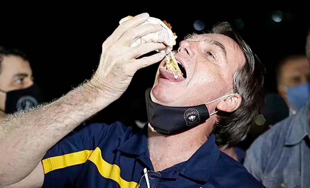 Bolsonaro foi internado por não mastigar camarões, confirma médico