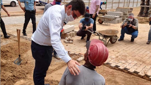 Gladson vistoria obra de ampliação do Pronto-socorro que deve ser entregue em março