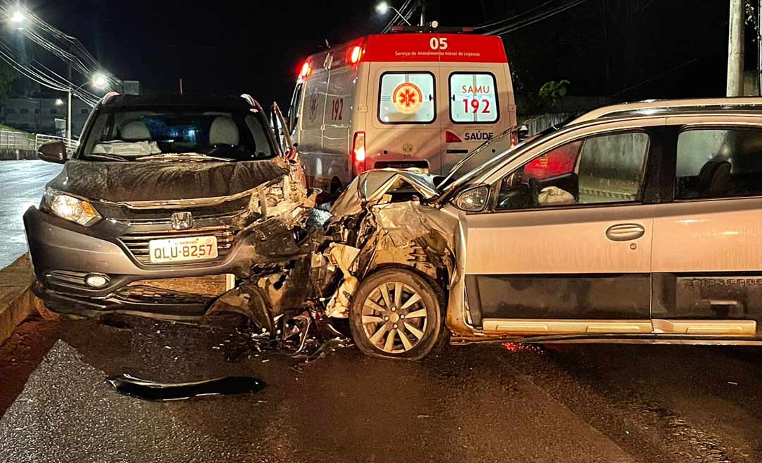 Mulher dirige na contramão e causa acidente na Dias Martins, em Rio Branco