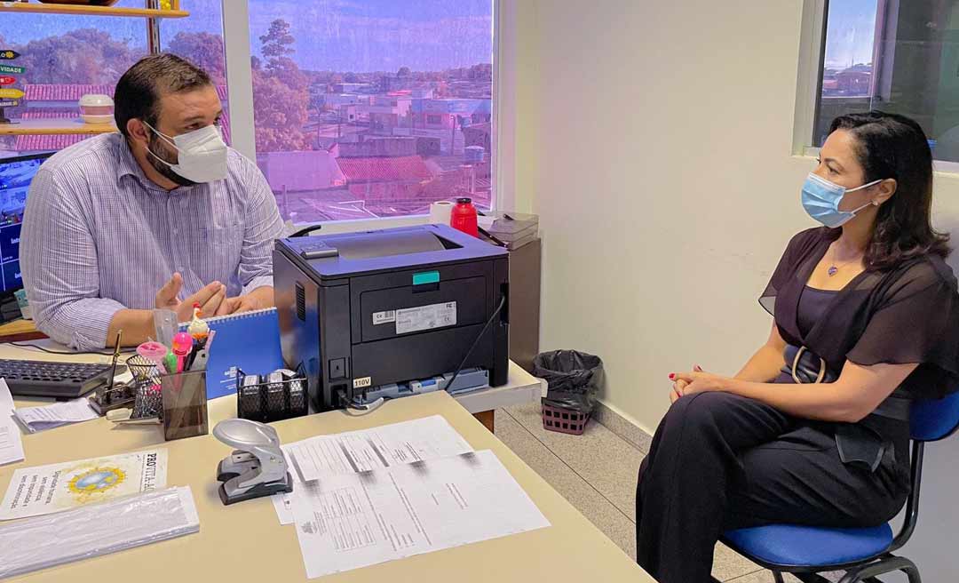 Mailza visita Policlínica Barral y Barral e reforça recomendações para os cuidados contra o coronavírus