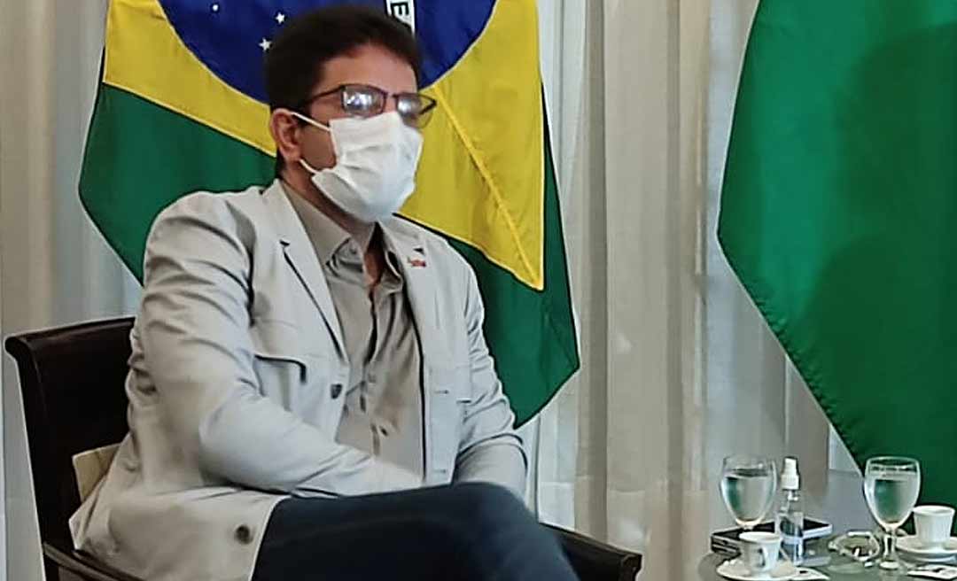 “Pode recolher o trem de pouso”, diz Gladson sobre cancelamento do Carnaval; governo pode voltar com medidas restritivas mais duras