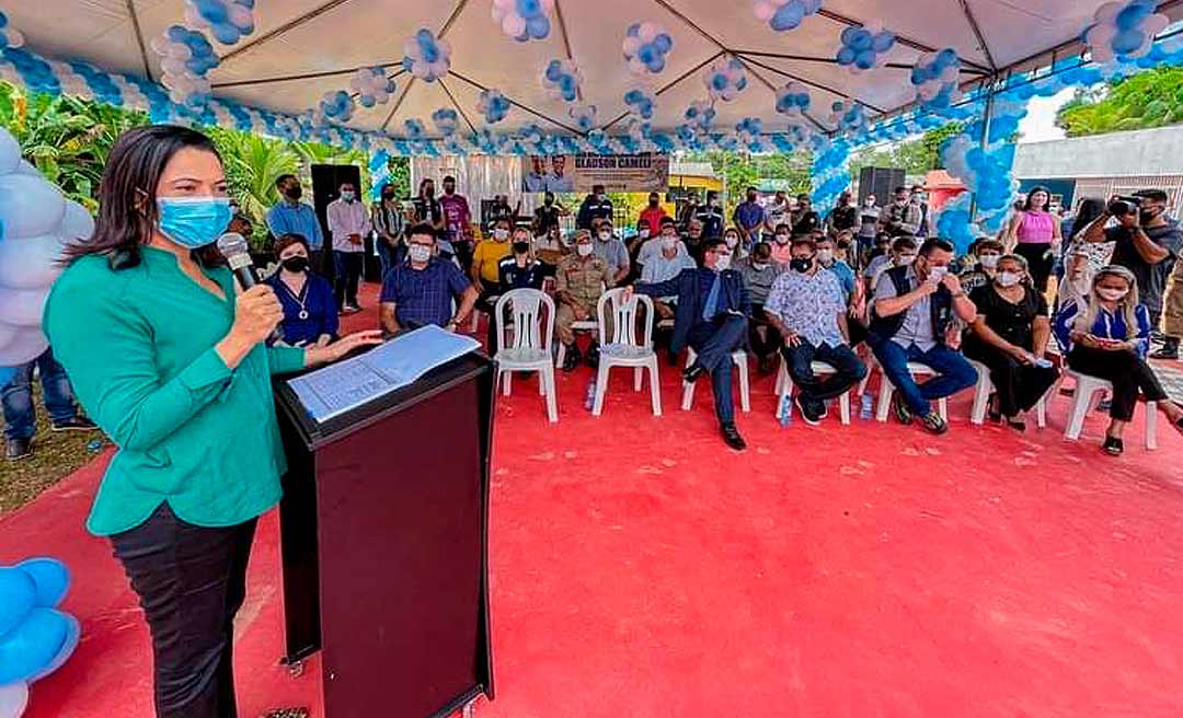 Prefeitura de Porto Acre recebe duas caminhonetes com emendas da senadora Mailza