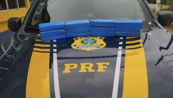 12 kg de cocaína são apreendidos em táxi pela PRF no Acre