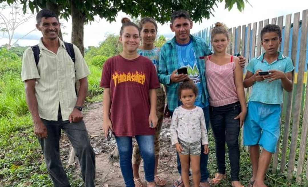 Produtores da Comunidade Ribeirinha Lindauvos em Porto Walter comemoram chegada da Internet