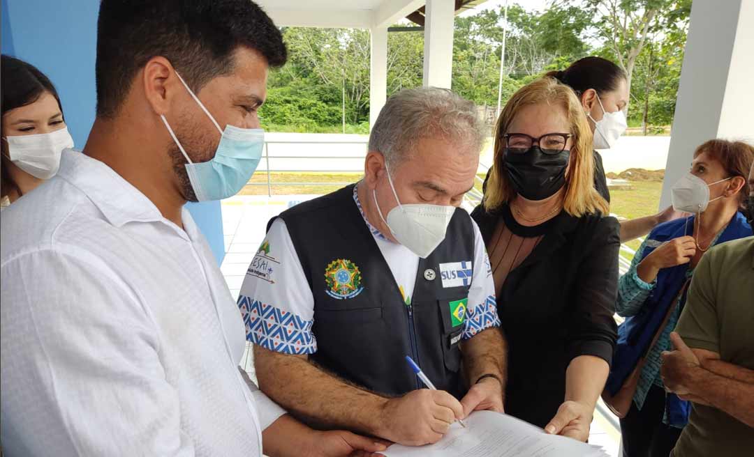 Ministro da Saúde garante R$ 1,09 milhão para oferta de cursos técnicos na área de saúde no Iepetec