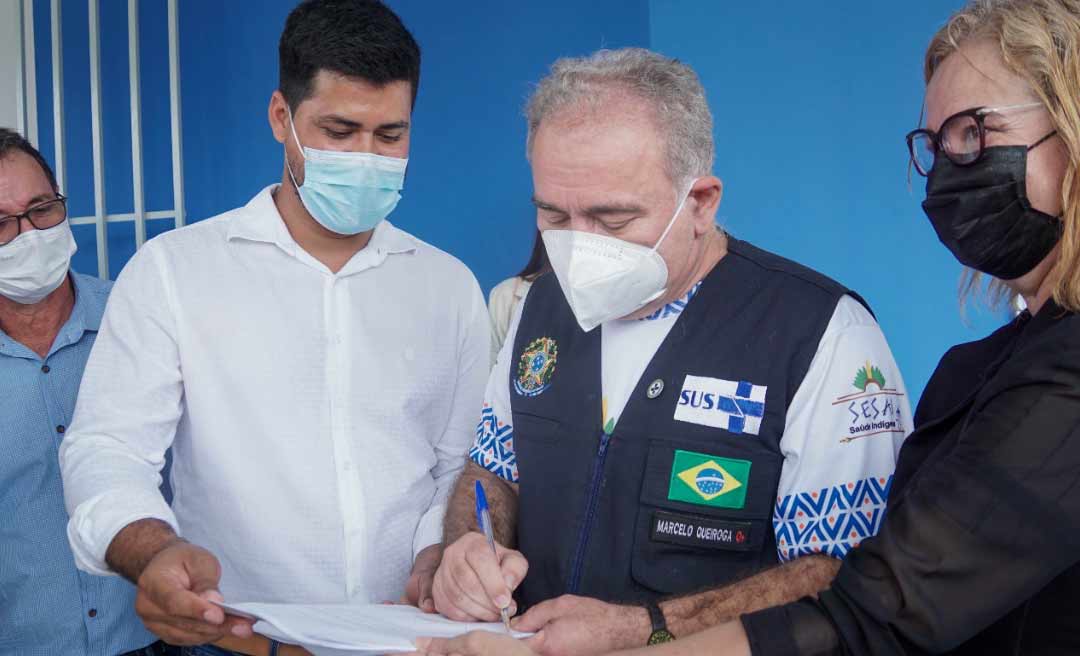 Ministro da Saúde visita obras construídas com apoio de Alan Rick