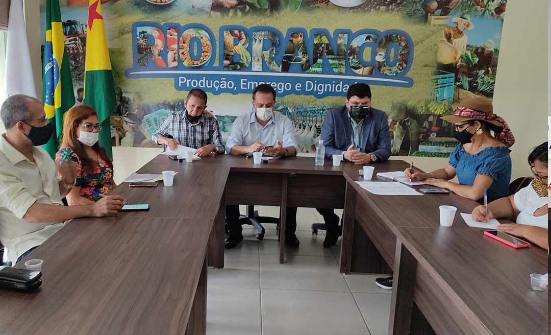 Sinproacre participa de reunião na Prefeitura para discutir Plano de Cargos Carreira e Remuneração da categoria