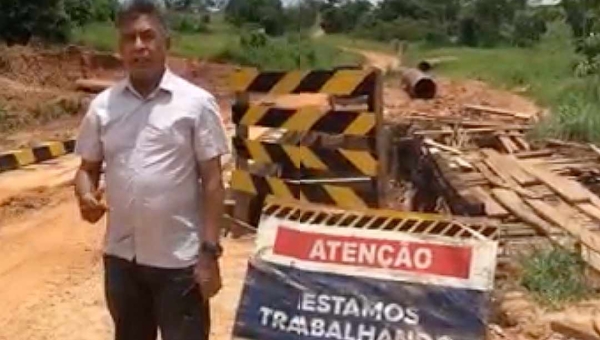 Antônio Pedro destaca trabalho do Deracre na estrada da Variante, em Xapuri
