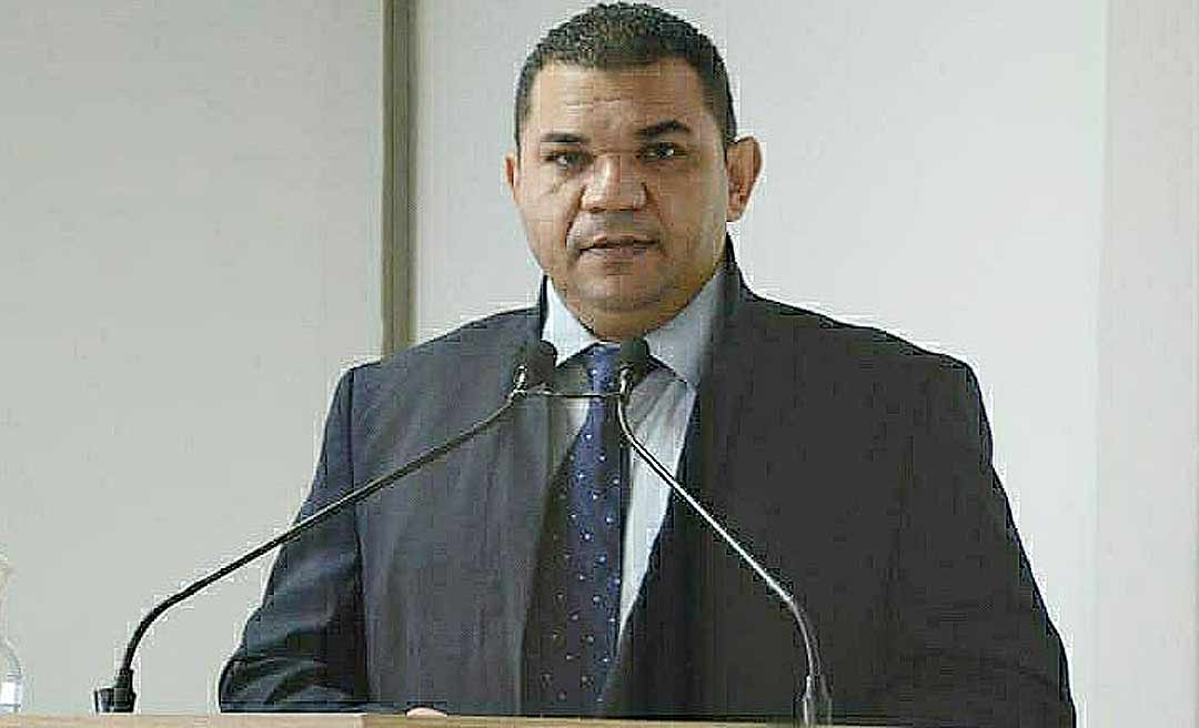 Bocalom está esquecendo o compromisso que fez com os servidores, diz Fábio Araújo