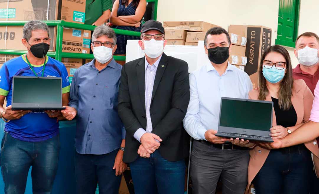 Governo entrega equipamentos para rádios do Sistema Público de Comunicação