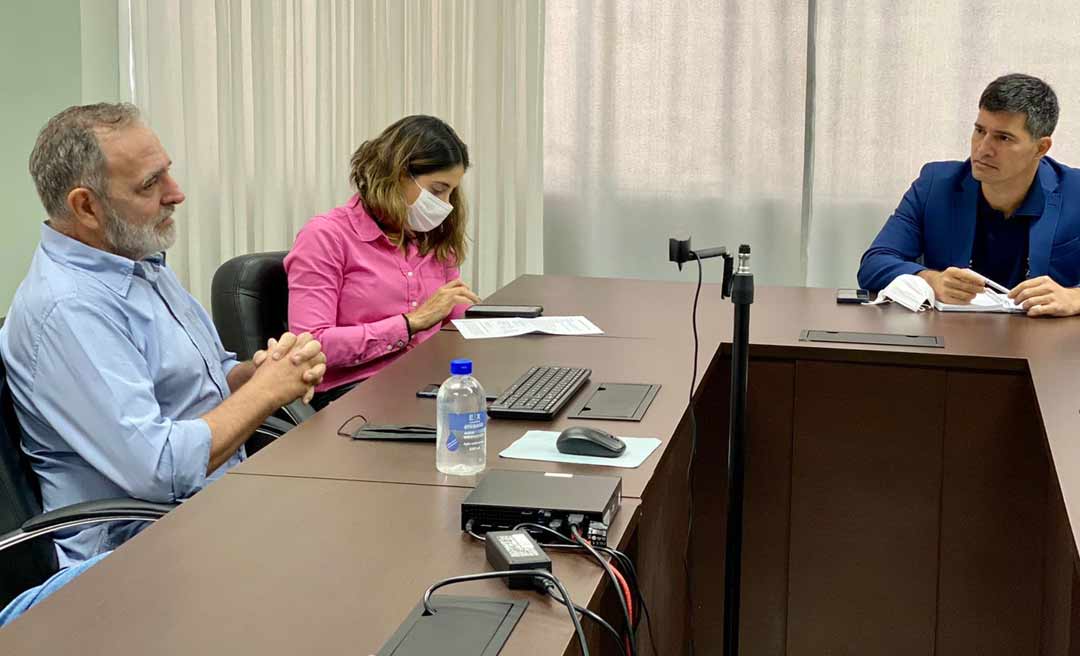 Na Sefaz e acompanhado de pecuaristas, Tchê pede redução do ICMS nas operações com bezerros no Acre