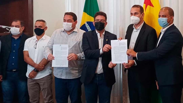 No Palácio, Gladson assina com o Banco da Amazônia protocolo que prevê investimentos de R$ 535 milhões no Acre