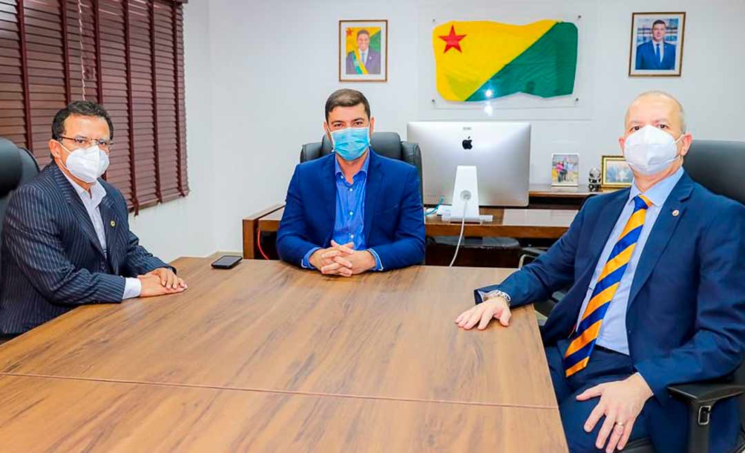 Nicolau e Gonzaga recebem Danilo Lovisaro e pactuam parcerias entre ALEAC e MP