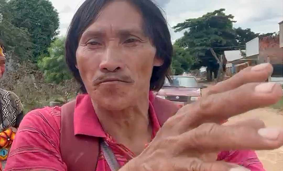 Professor conta que perdeu tudo após o rio Jordão transbordar e invadir casas e plantações