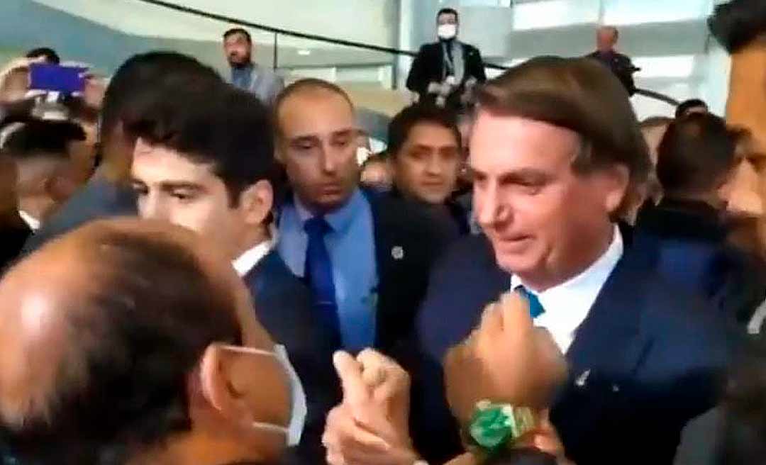 Em Brasília, Bocalom tieta Bolsonaro, mas não consegue selfie com o presidente