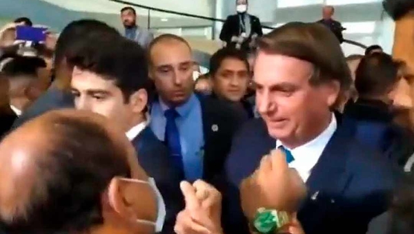 Em Brasília, Bocalom tieta Bolsonaro, mas não consegue selfie com o presidente