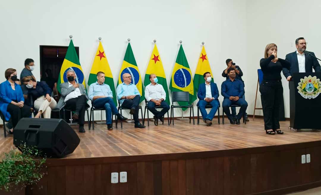 Ministro da Educação cumpre agenda no Acre e participa de inauguração de escola técnica em Saúde