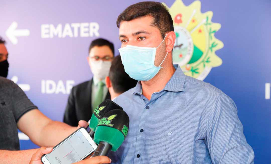 Deputado Nicolau Junior defende reajuste para servidores em evento na fronteira