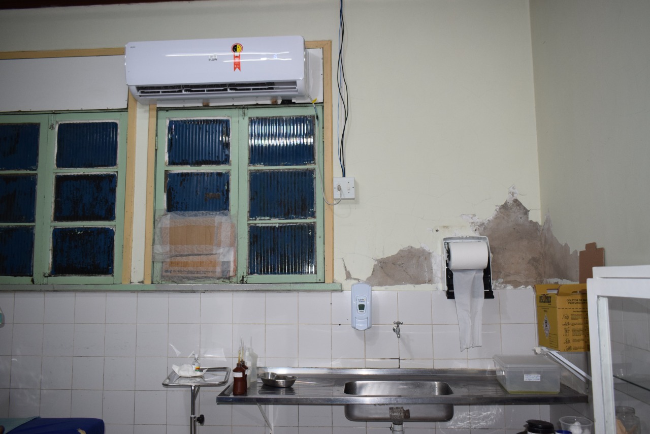 Hospital de Feijó infiltrações bolor mofo ralos entupidos e sem a devida proteção 12