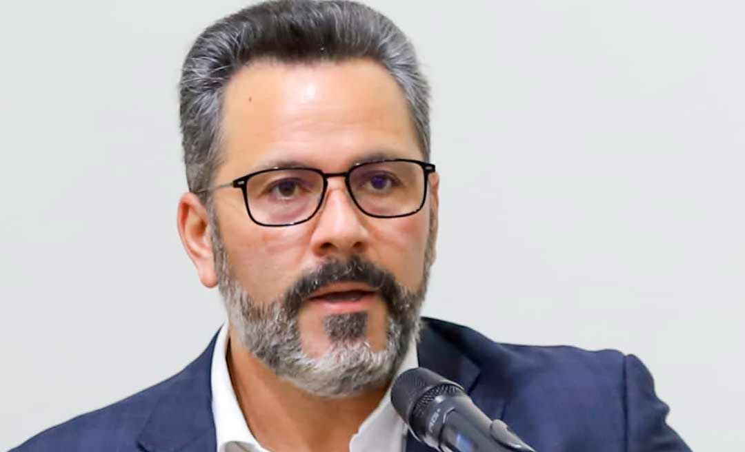 Alan Rick questiona aumento da nota de corte do Revalida ao INEP