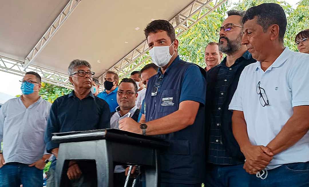 Em Xapuri, Gladson assina ordem de serviço para construção da Ponte do Sibéria