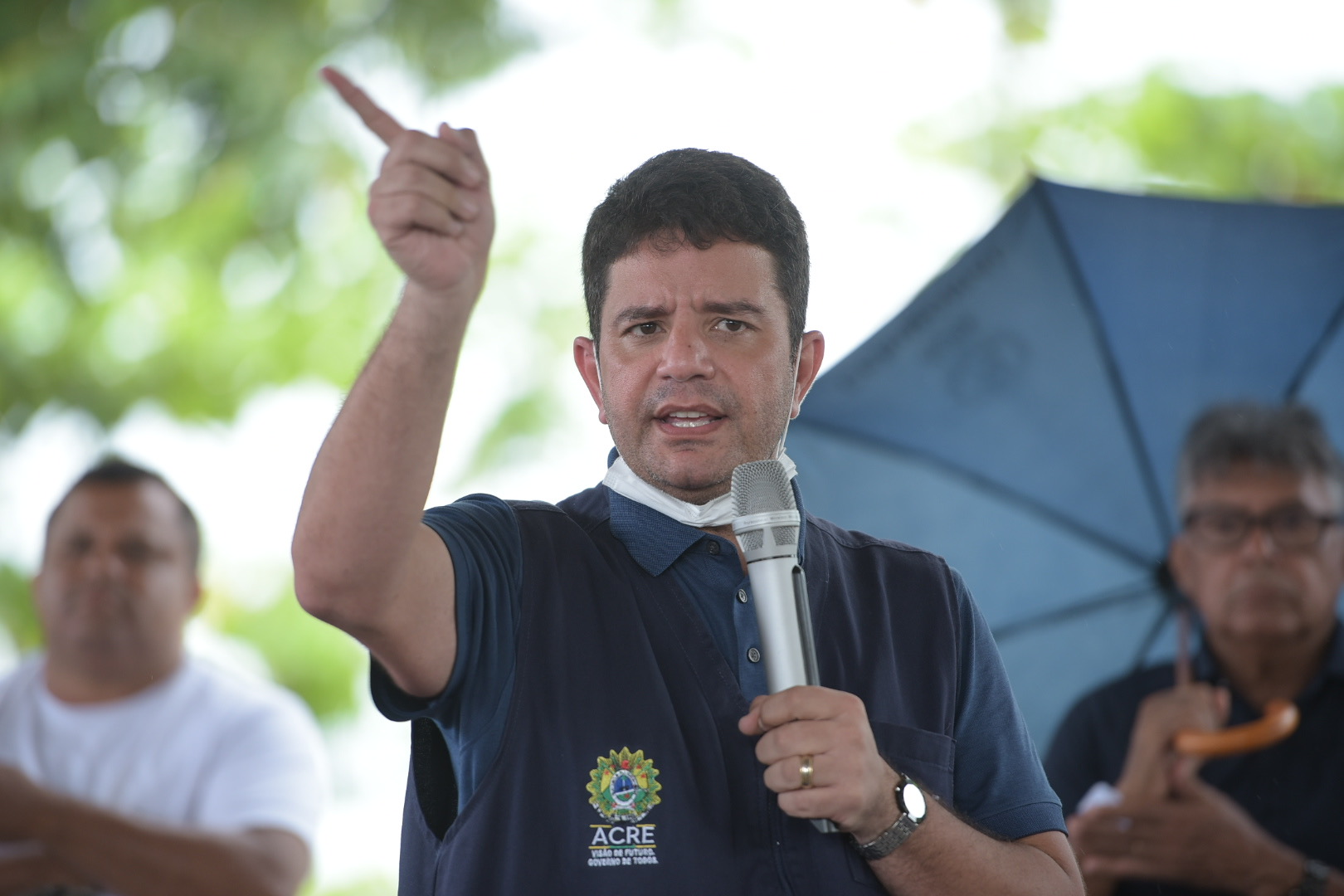 Após Gladson dizer que vai usar saia se não inaugurar Ponte do Sibéria, Petecão ironiza: “Misericórdia! Estou envergonhado!”