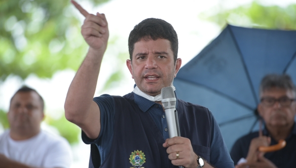 Após Gladson dizer que vai usar saia se não inaugurar Ponte do Sibéria, Petecão ironiza: “Misericórdia! Estou envergonhado!”