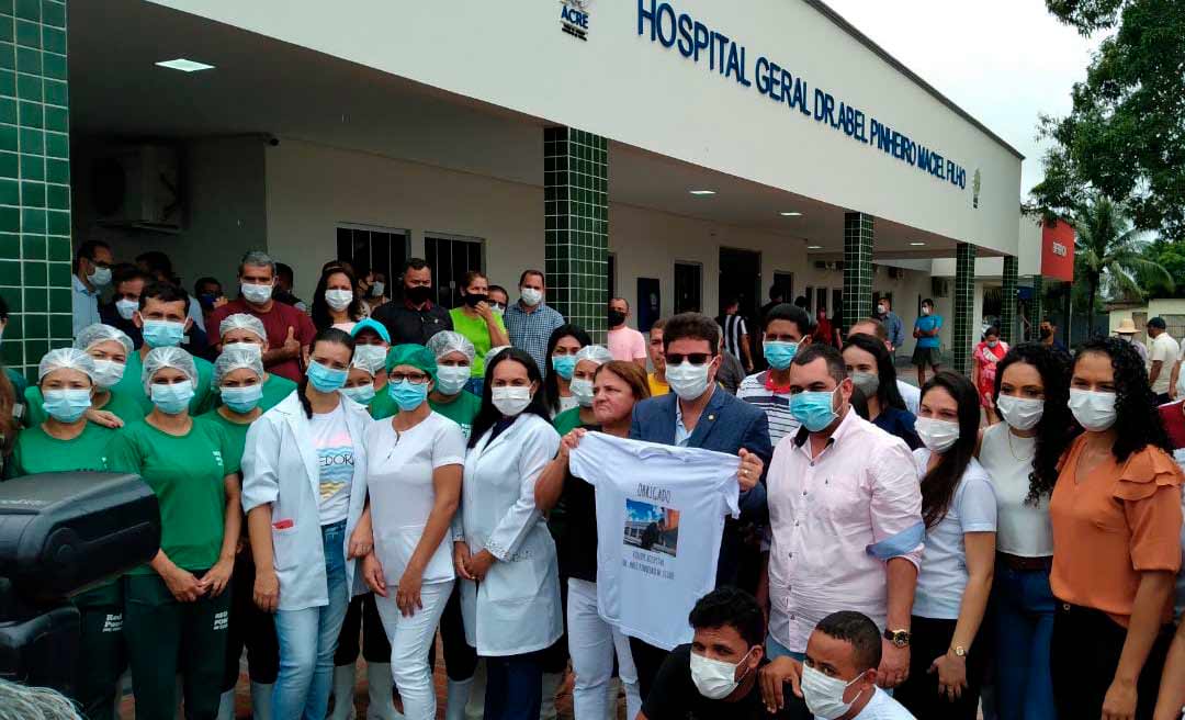 Gladson entrega reforma e ampliação do hospital de Mâncio Lima, cita “reconhecimento” a Tião Viana e fala em humanização