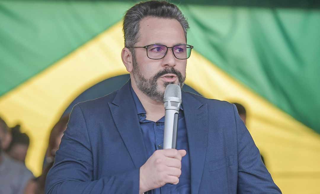 Com R$ 1,5 milhão de Alan Rick, governo entrega viaturas para o Corpo de Bombeiros