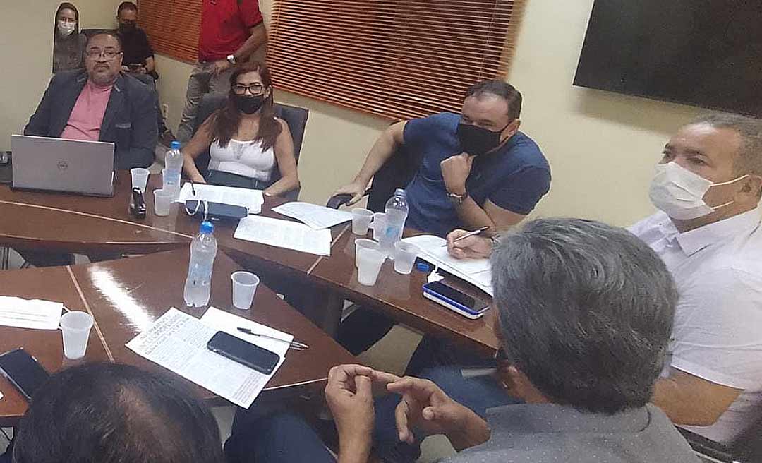 Sindicatos da Educação se reúnem com deputados para discutir proposta para os trabalhadores