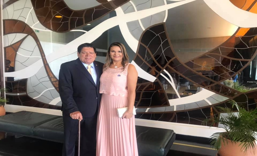 A pedido, Gladson exonera esposa de Flaviano da Secretaria de Produção e Agronegócio