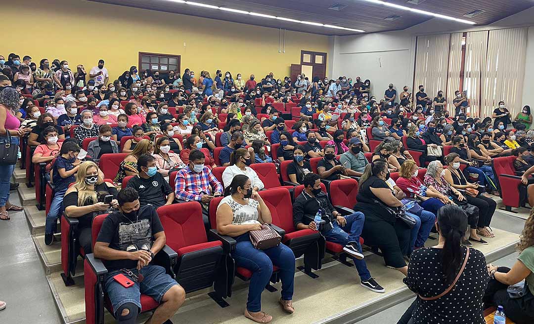 Trabalhadores da Educação contra reajuste de 5% ocupam sede da SEE