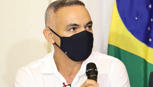 Maioria dos servidores públicos estaduais terá ganho salarial de 26% a 40%, diz Ricardo Brandão