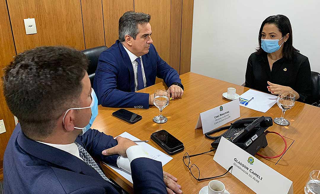 Mailza se irrita com Gladson: “O político pra mim tem que honrar suas palavras”; Cameli responde: “Se baseando por manchete de jornal?”