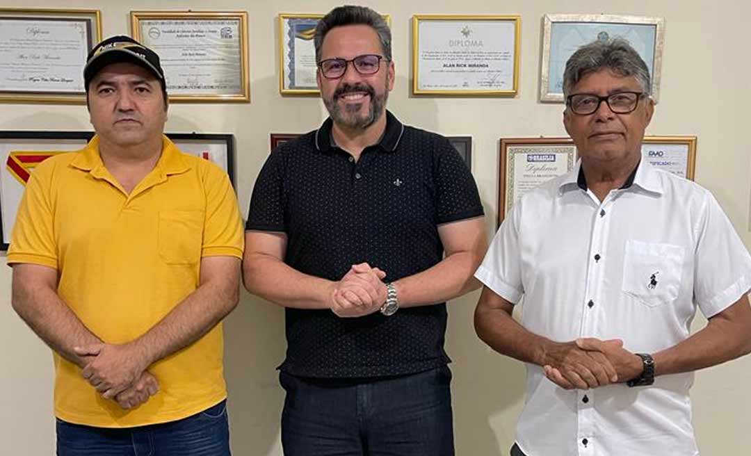 Deputado Antonio Pedro reúne-se com Alan Rick e pede apoio para a extensão da rede abastecimento de Xapuri