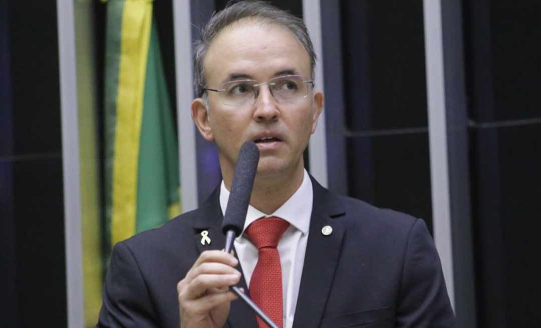 ”O povo do Acre foi enganado por Bolsonaro”, diz Leo de Brito em pronunciamento na Câmara Federal