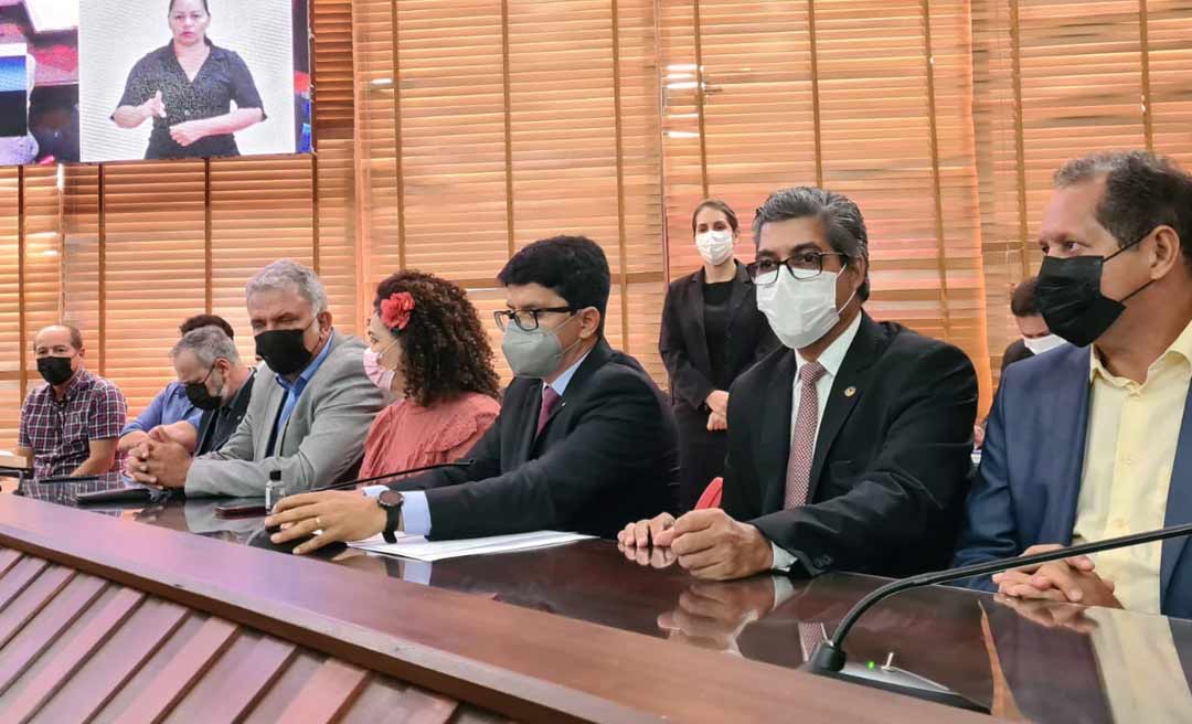 Pré-candidatos ao governo aproveitam sessão de 100 anos do PCdoB para reafirmar candidaturas