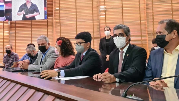 Pré-candidatos ao governo aproveitam sessão de 100 anos do PCdoB para reafirmar candidaturas