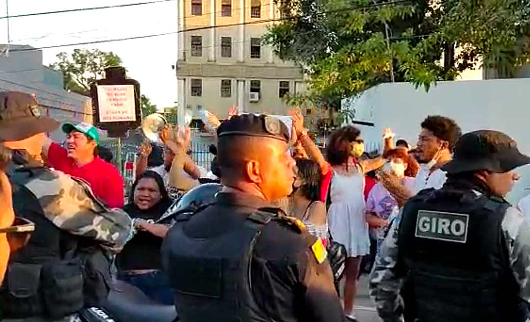 Lulistas xingam Bolsonaro no Acre e são chamados de maconheiros por bolsonarista