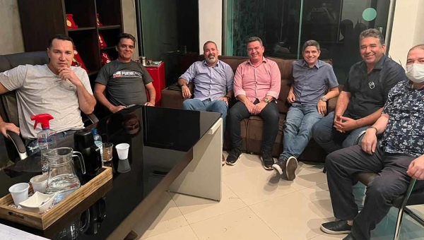 Podemos se reúne e incumbe a Julinho a articulação das chapas do partido