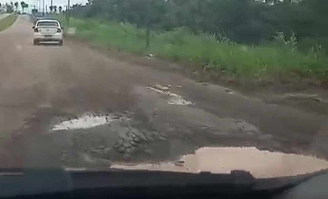 Militante mostra Estrada do Aeroporto esburacada após vinda de Bolsonaro e diz: “Dnit não serve para porra nenhuma”