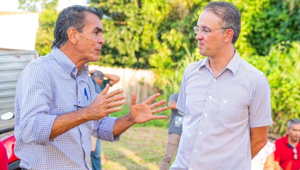 Leo de Brito entrega academias, caminhonete e equipamentos para a saúde em Porto Acre