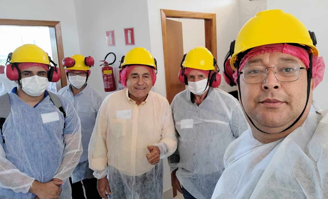 No interior de São Paulo, Bocalom e comitiva visitam fábrica de implementos agrícolas