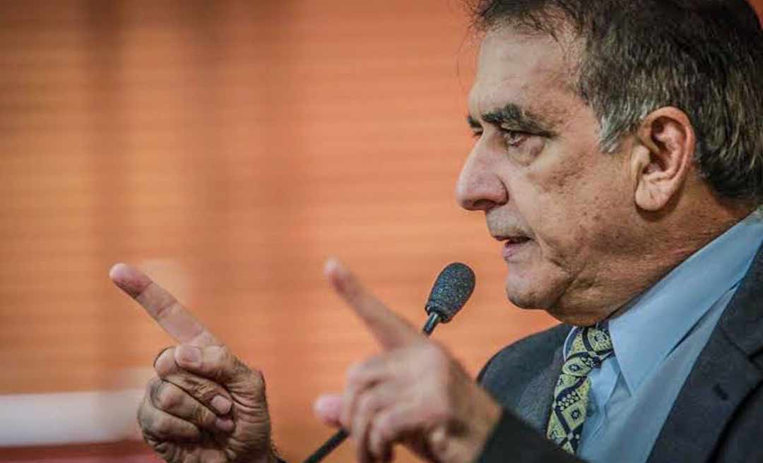 Bestene é vaiado e chamado de mentiroso por servidores da Saúde que lotam galeria da Aleac