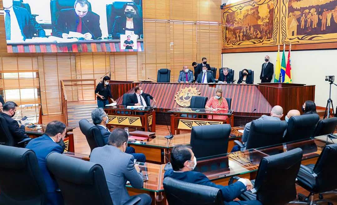 Após destravar pauta, deputados aprovam auxílios para servidores da Saúde