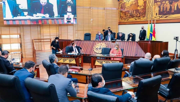 Após destravar pauta, deputados aprovam auxílios para servidores da Saúde